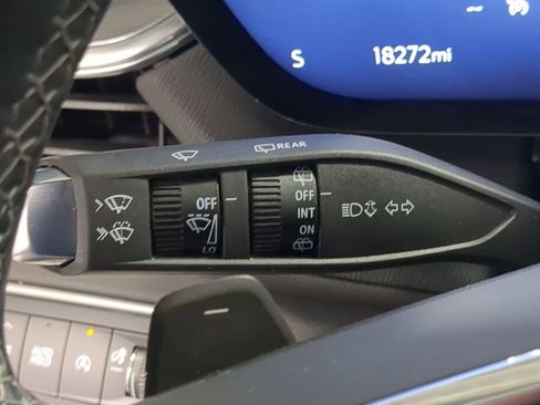 Used 2025 Buick Enclave Preferred image 39