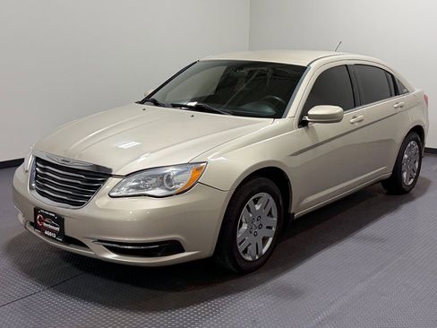 Used 2014 Chrysler 200 LX image 1