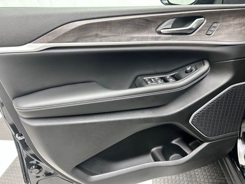 New 2026 Jeep Grand Cherokee Limited image 10