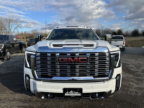 Used 2024 GMC Sierra 2500 Denali image 11