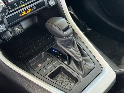 Used 2025 Toyota RAV4 XLE FWD image 19