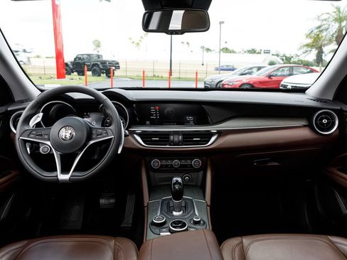 Used 2019 Alfa Romeo Stelvio Ti w/ TI Performance Package AWD/4WD image 18