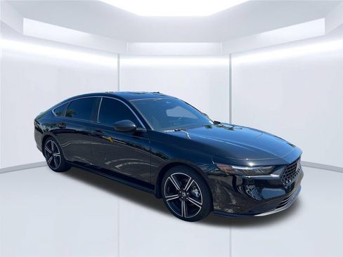 Used 2025 Honda Accord Sport image 7