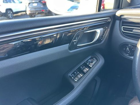 Used 2023 Porsche Macan image 21