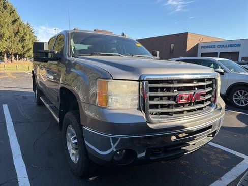 Used 2009 GMC Sierra 2500 SLT w/ SLT Convenience Package image 4