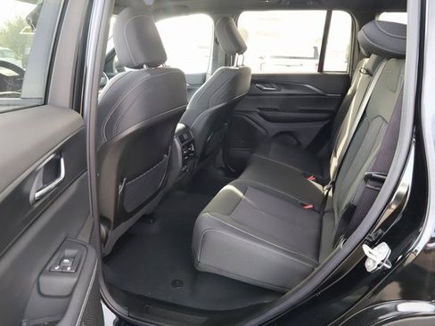 New 2025 Jeep Grand Cherokee 4WD image 17