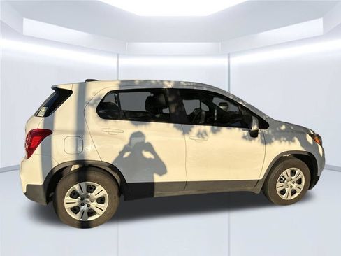 Used 2018 Chevrolet Trax LS FWD image 5