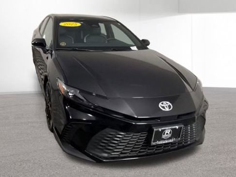 Used 2025 Toyota Camry SE FWD image 2