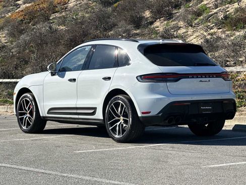 Certified 2022 Porsche Macan S image 3