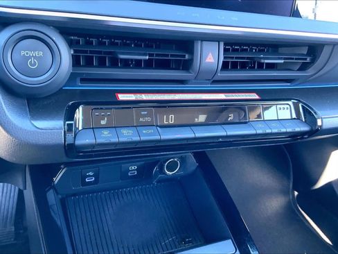 Used 2025 Toyota Prius image 31