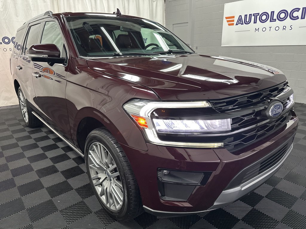 Used 2024 Ford Expedition Limited AWD/4WD image 3