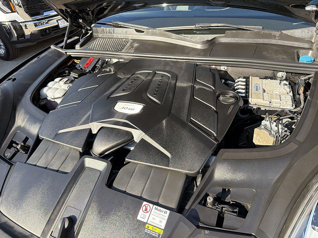 Used 2023 Porsche Cayenne AWD/4WD image 30