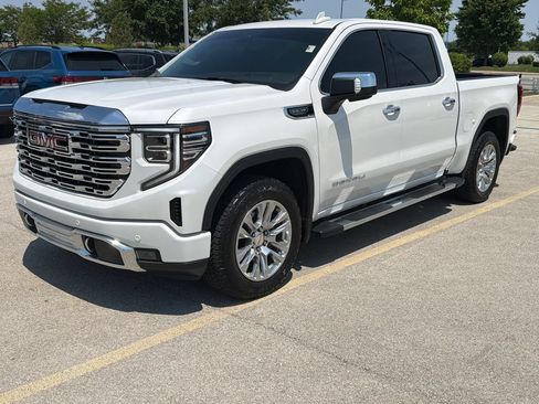 Used 2024 GMC Sierra 1500 Denali w/ Technology Package AWD/4WD image 3