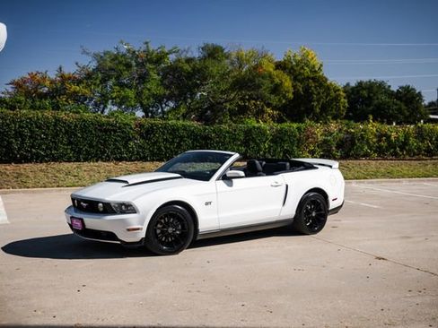 Used 2010 Ford Mustang GT Premium image 17