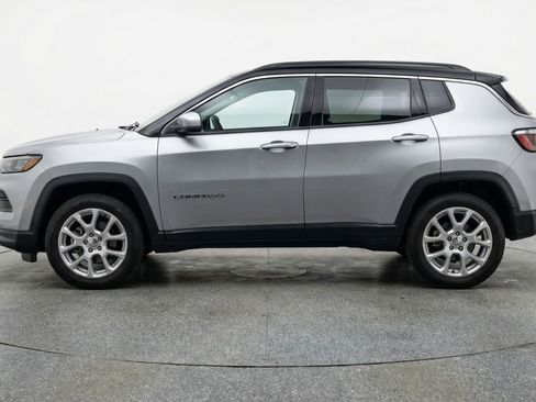 Used 2025 Jeep Compass Limited image 5