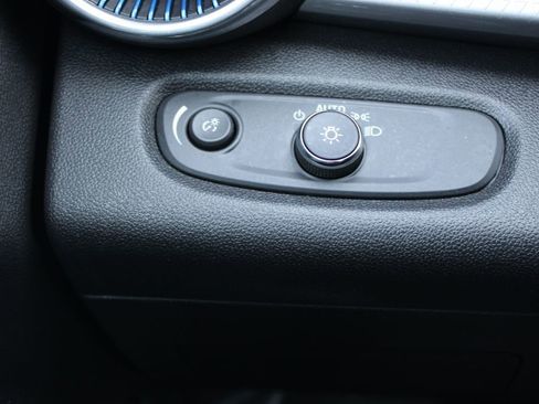 Used 2025 Chevrolet Trax LT image 22