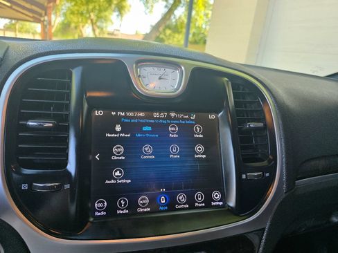 Used 2018 Chrysler 300 Limited RWD image 22