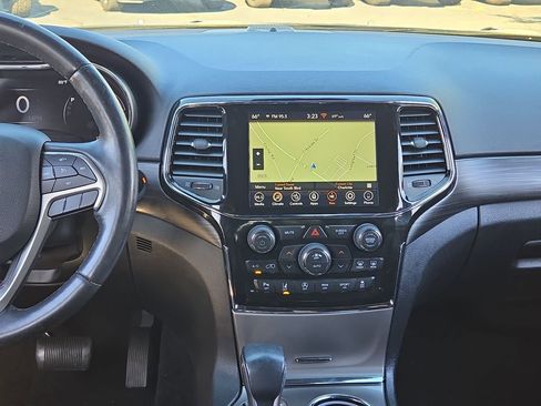 Used 2022 Jeep Grand Cherokee Laredo X image 16