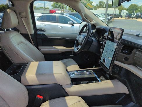 Certified 2022 Ford Expedition Limited AWD/4WD image 10
