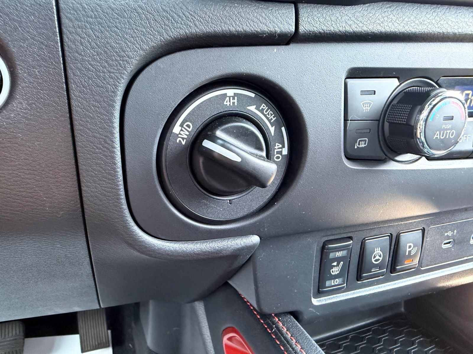 Used 2025 Nissan Frontier PRO-4X w/ Pro Convenience Package AWD/4WD image 19