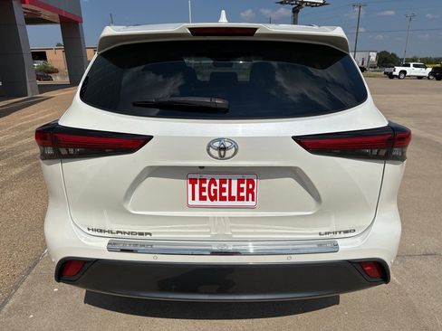 Used 2021 Toyota Highlander Limited image 6