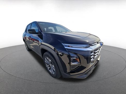 Used 2025 Chevrolet Equinox LT image 2