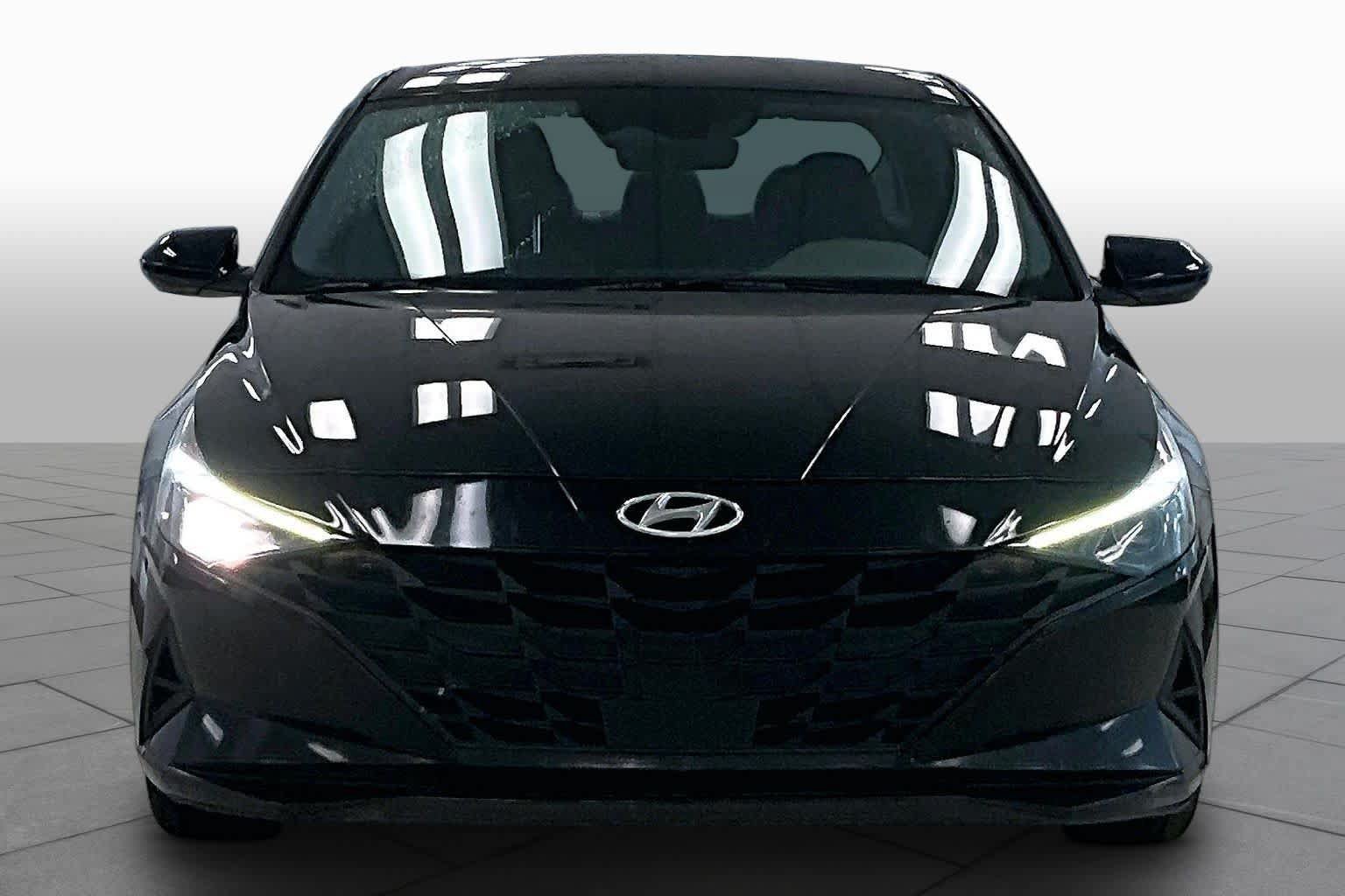 Used 2022 Hyundai Elantra SEL w/ Convenience Package FWD image 3