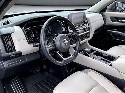 Used 2024 Nissan Pathfinder SL image 17