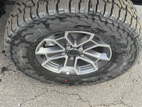 New 2025 Jeep Gladiator Mojave image 9