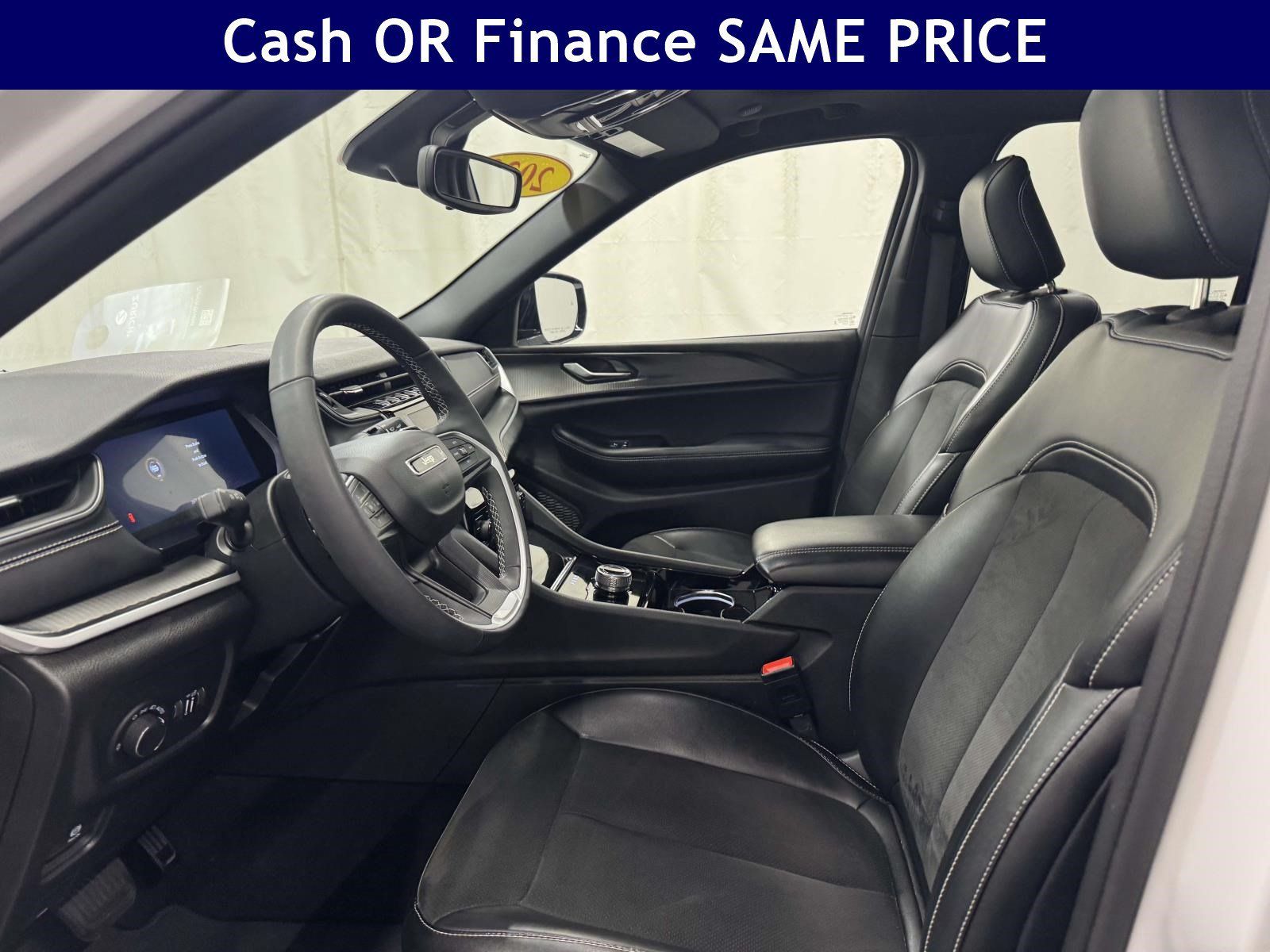 Used 2023 Jeep Grand Cherokee Altitude AWD/4WD image 16
