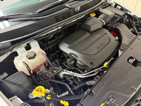 Used 2025 Chrysler Pacifica Limited AWD/4WD image 52