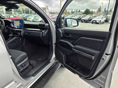 Certified 2025 Toyota 4Runner TRD Off-Road Premium image 10