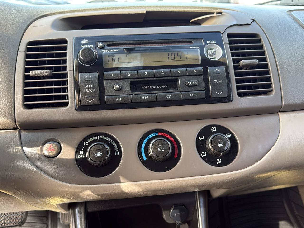 Used 2002 Toyota Camry LE FWD image 18