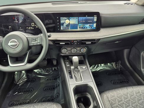 Certified 2025 Nissan Kicks SV FWD image 14