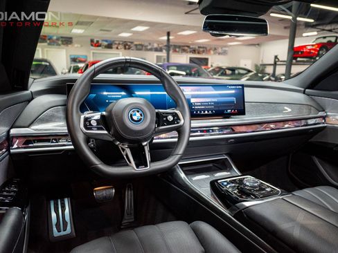Used 2023 BMW i7 xDrive60 image 16