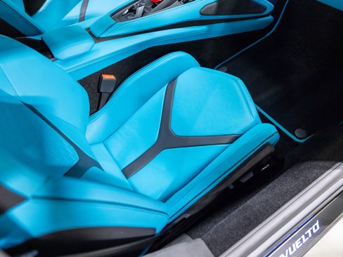 Used 2025 Lamborghini Revuelto image 38