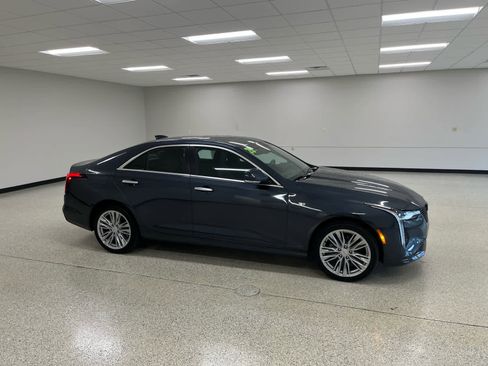 Used 2025 Cadillac CT4 Premium Luxury image 4