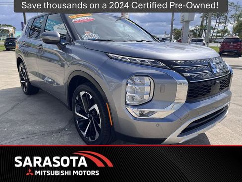 Used 2024 Mitsubishi Outlander SE image 1