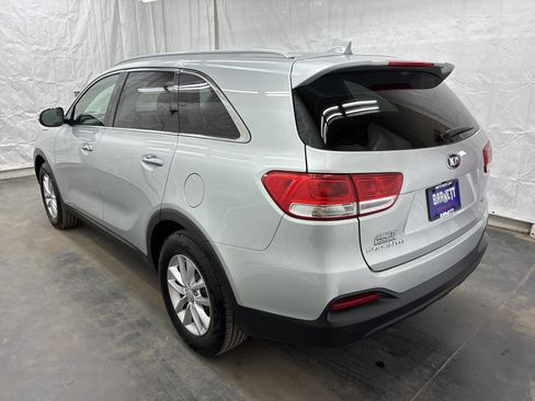 Used 2017 Kia Sorento AWD w/ LX Convenience Package image 4