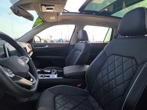 Used 2025 Volkswagen Atlas SEL Premium R-Line image 23