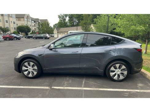 Used 2023 Tesla Model Y Long Range AWD/4WD image 1