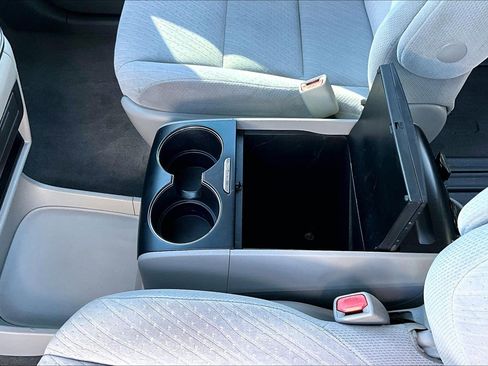 Used 2018 Toyota Sienna LE image 13