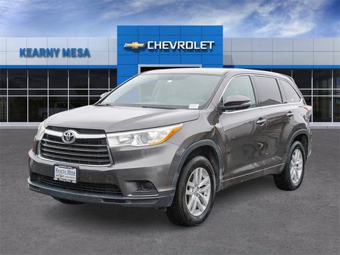 Used 2014 Toyota Highlander LE image 3