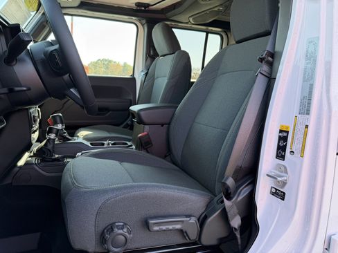 New 2026 Jeep Gladiator Sport AWD/4WD image 15