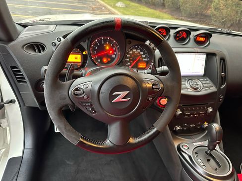 Used 2019 Nissan 370Z NISMO image 11