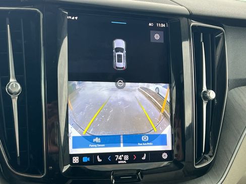 Used 2023 Volvo XC60 B5 Plus image 23