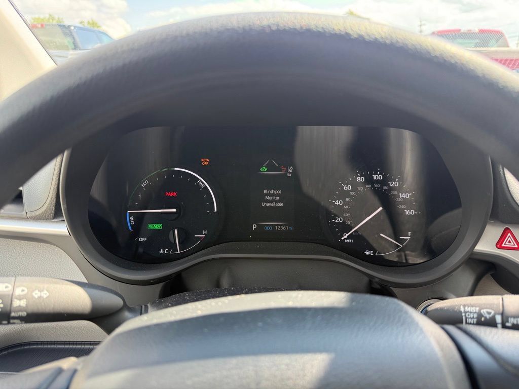 Used 2024 Toyota Sienna LE AWD/4WD image 25