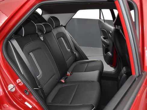 Used 2022 Hyundai Venue Limited image 25