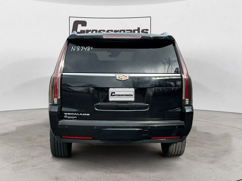 Used 2019 Cadillac Escalade Luxury image 4