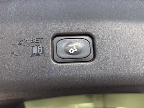 Used 2024 Lincoln Nautilus Reserve image 18